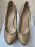 Sapatos dourados de senhora da S. Fashion
