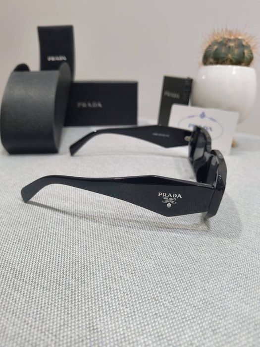 Okulary przeciwsłoneczne PRADA