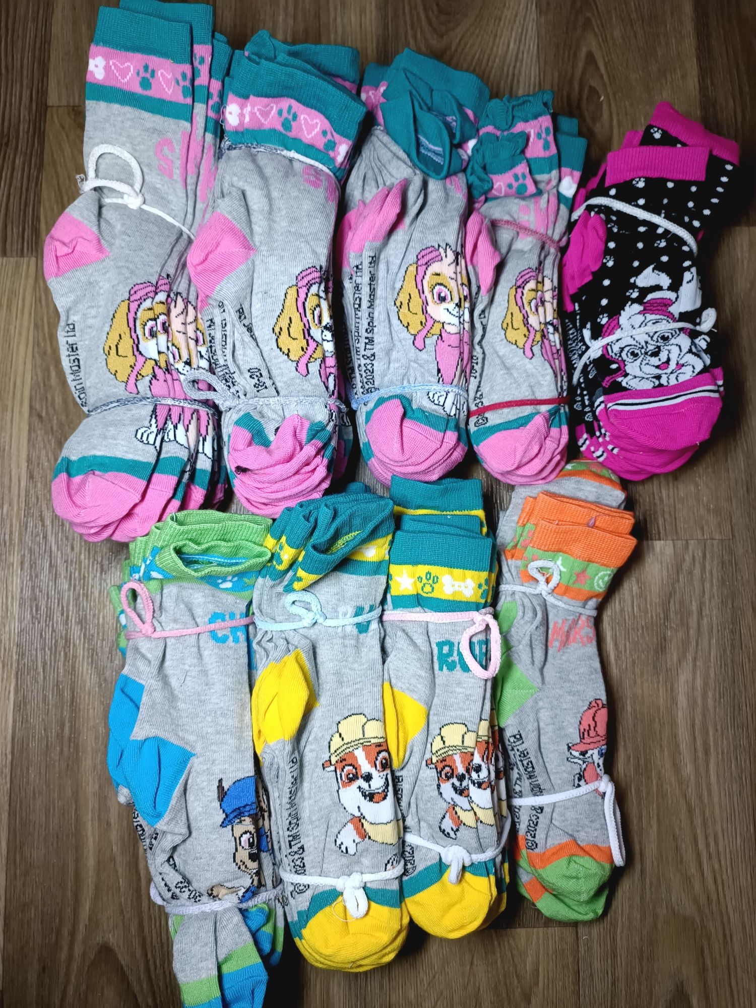 Шкарпетки для дітей та дорослих