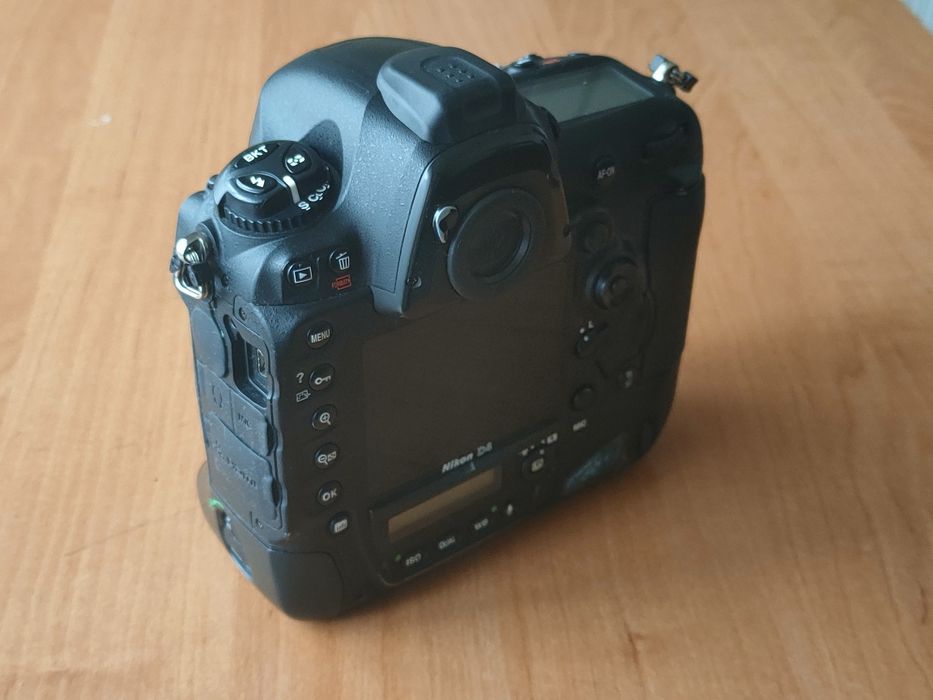 Фотоапарат Nikon D4, гарний стан, нові резинки