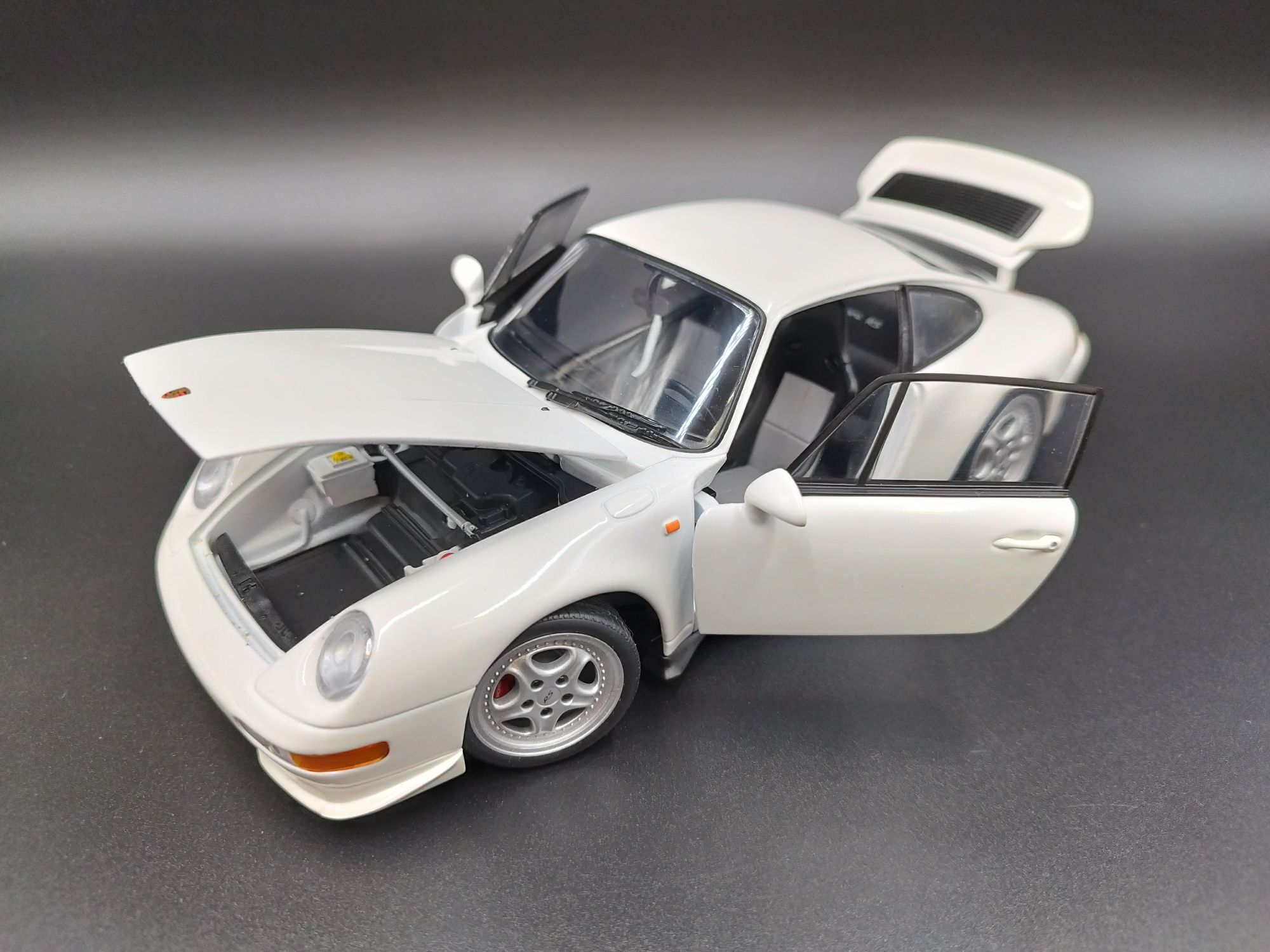 1:18 UT Models Porsche 911 (933) Carrera RS model