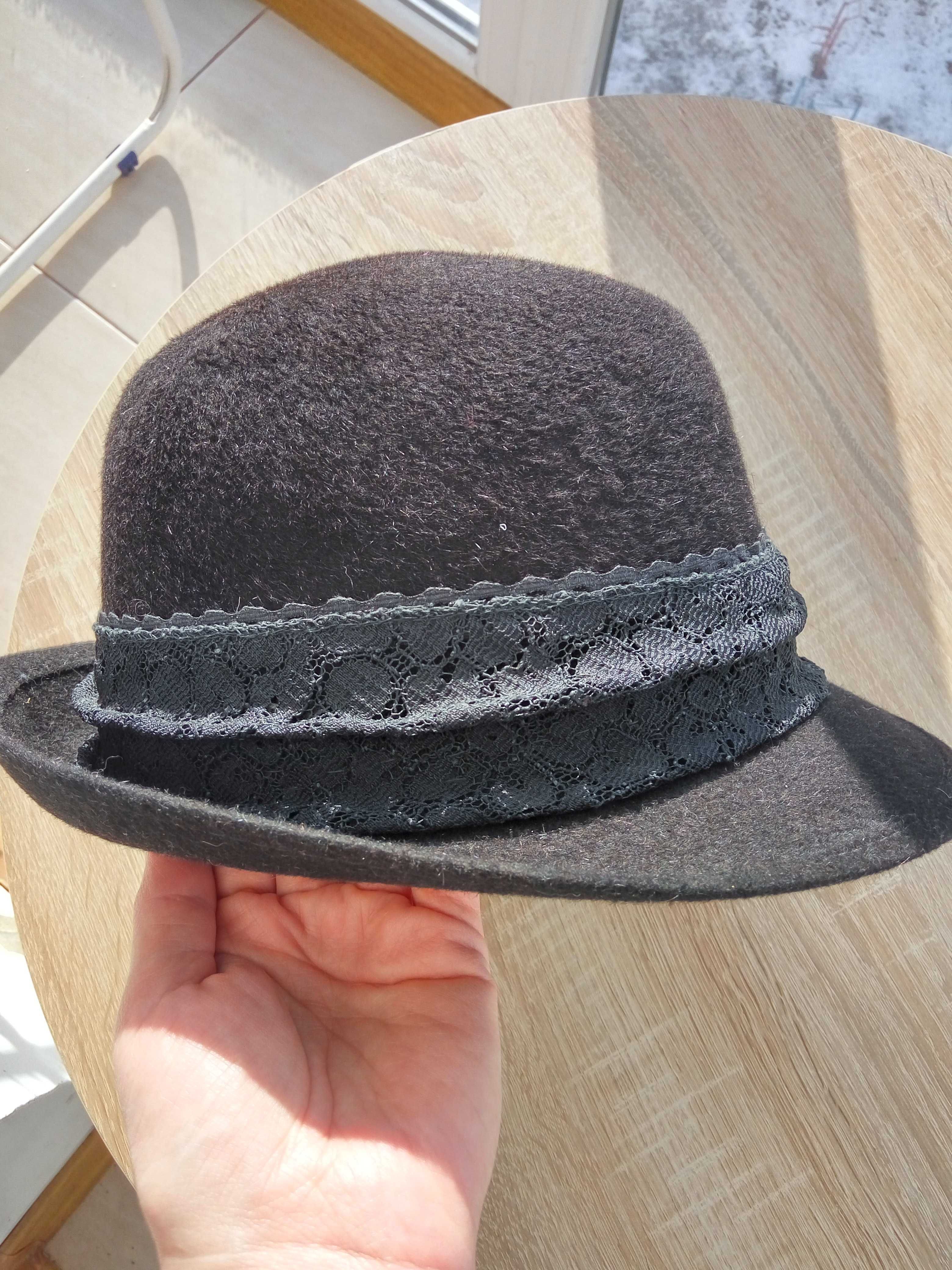Женская шляпка черная фетровая