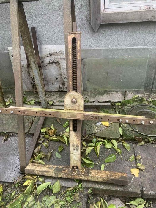 Опрокидыватель автомобильный