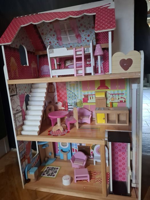 Domek dla lalek  ..
