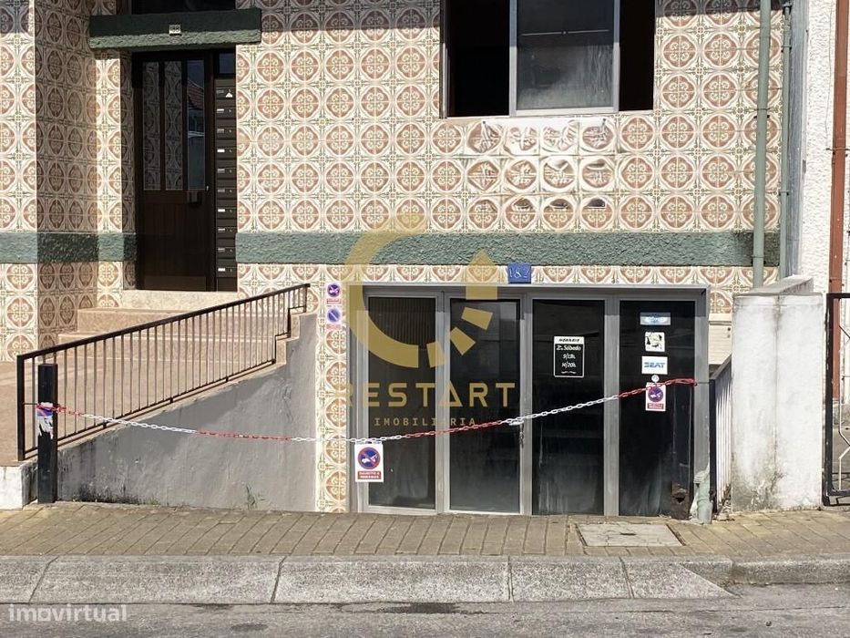 Armazém com 220m2 mais um escritório - Ermesinde