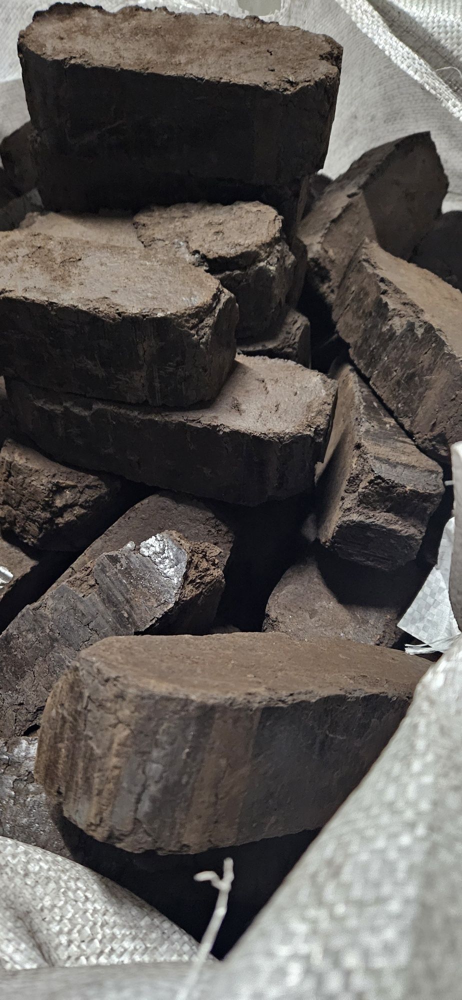 Brykiet opał torfowy jak węgiel lepszy od grab dąb  drewno suche
