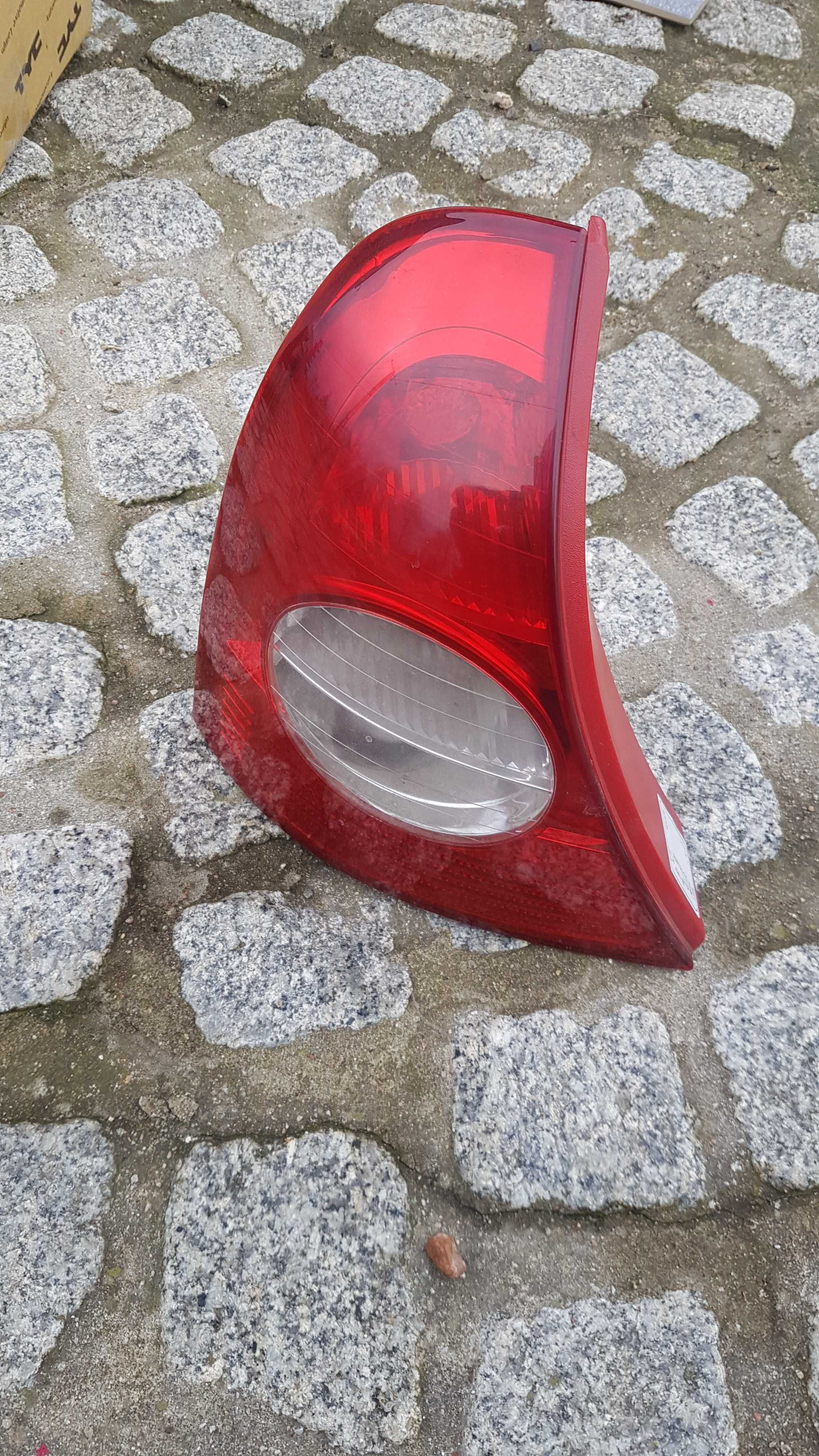 Tylna lewa lampa Renault Clio 2 Lift