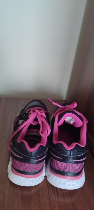 Кросівки жіночі  39 розмір