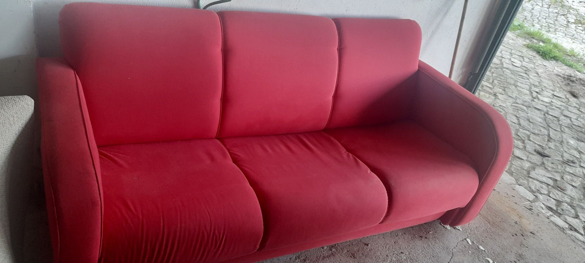 Sofa vermelho em otimo estado