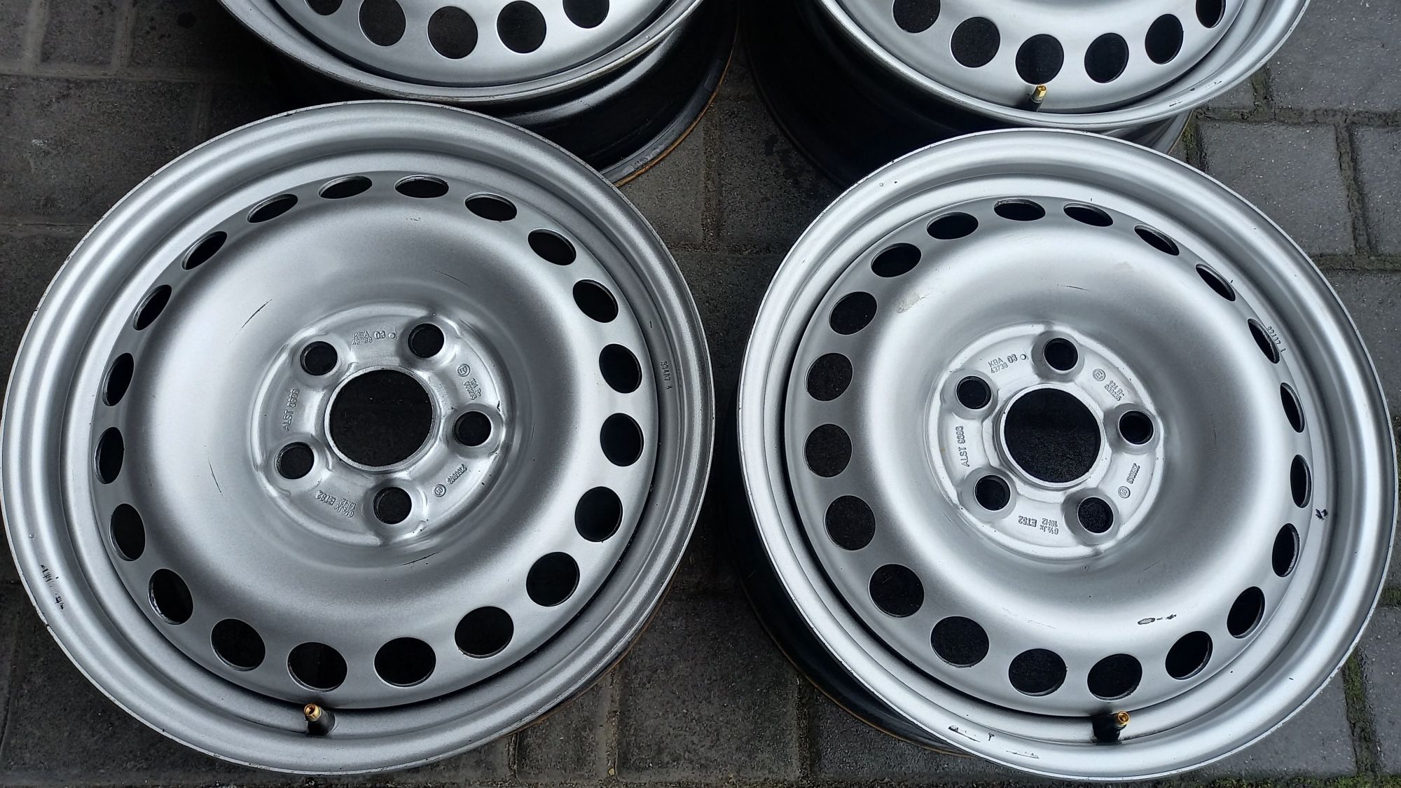 Oryginalne Felgi Stalowe Demo VW T5 T6 6.5J ET 51 16" 5x120 4 sztuki