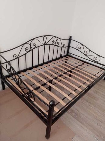 Metalowe łóżko z materacem 120/200