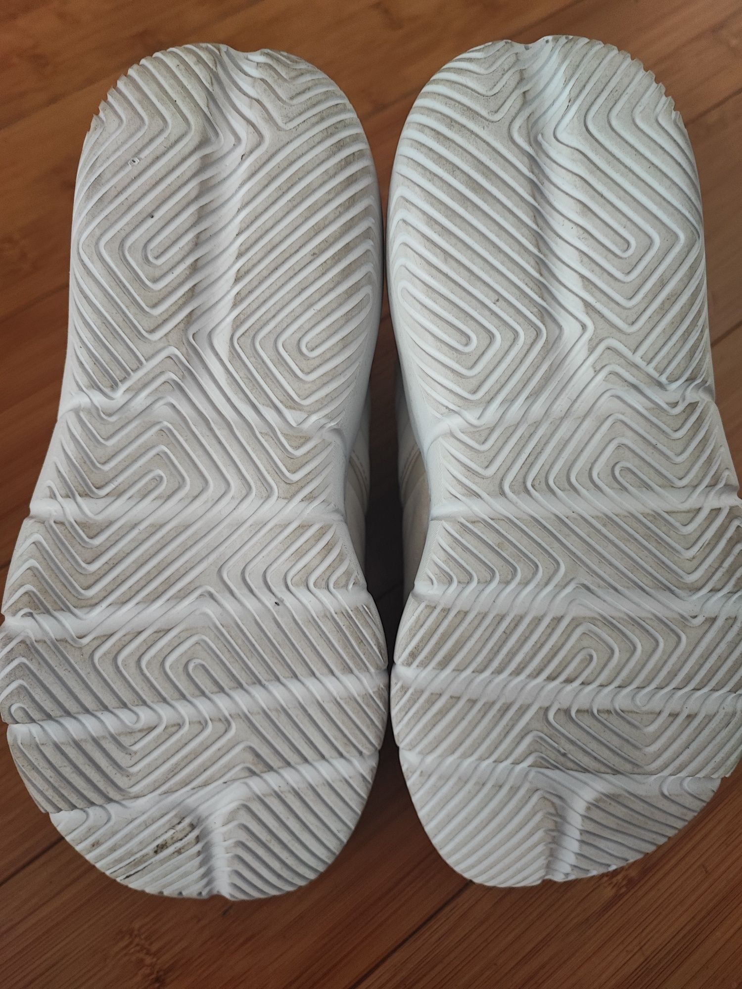 Buty Adidas BuzzAstral Disney r.33