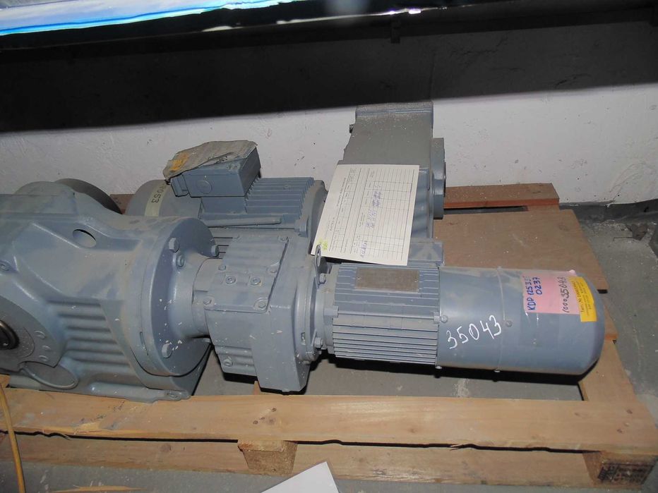 Мотор-редуктор двоступеневий SEW 0,75 кВт 3,2 об/хв з гальмом 1990 Nm!