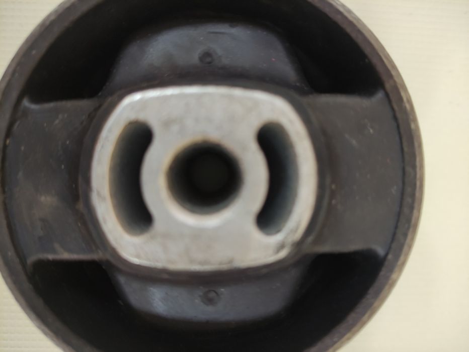 Продам подушка двигуна.