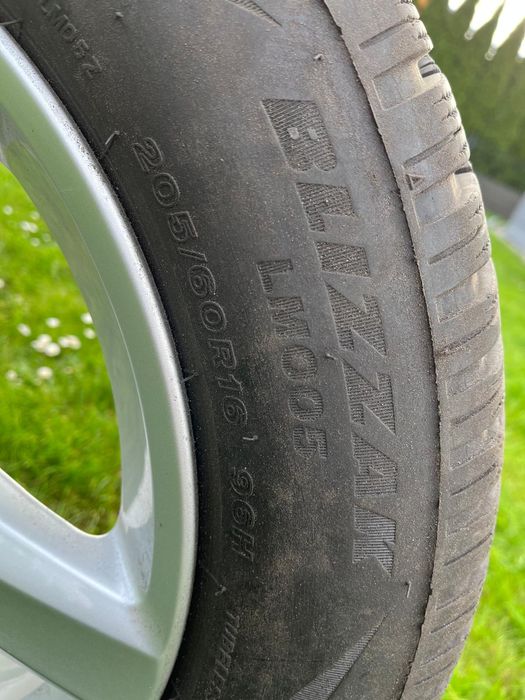 Komplet opon zimowych z alufelgami