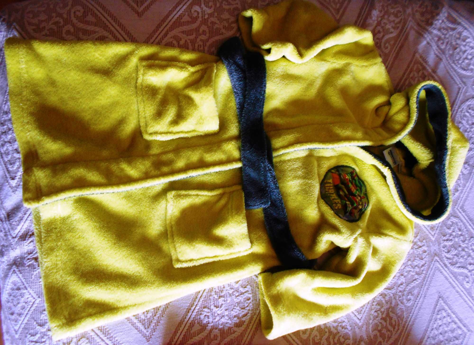 Calças cardadas, camisa Mayoral,roupão de piscina -  4 anos
