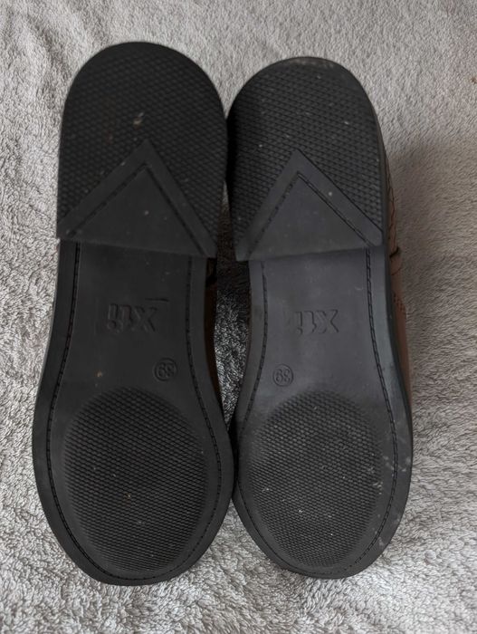 Brązowe eleganckie buty botki kozaki jak skóra węża ćwieki XTI  39