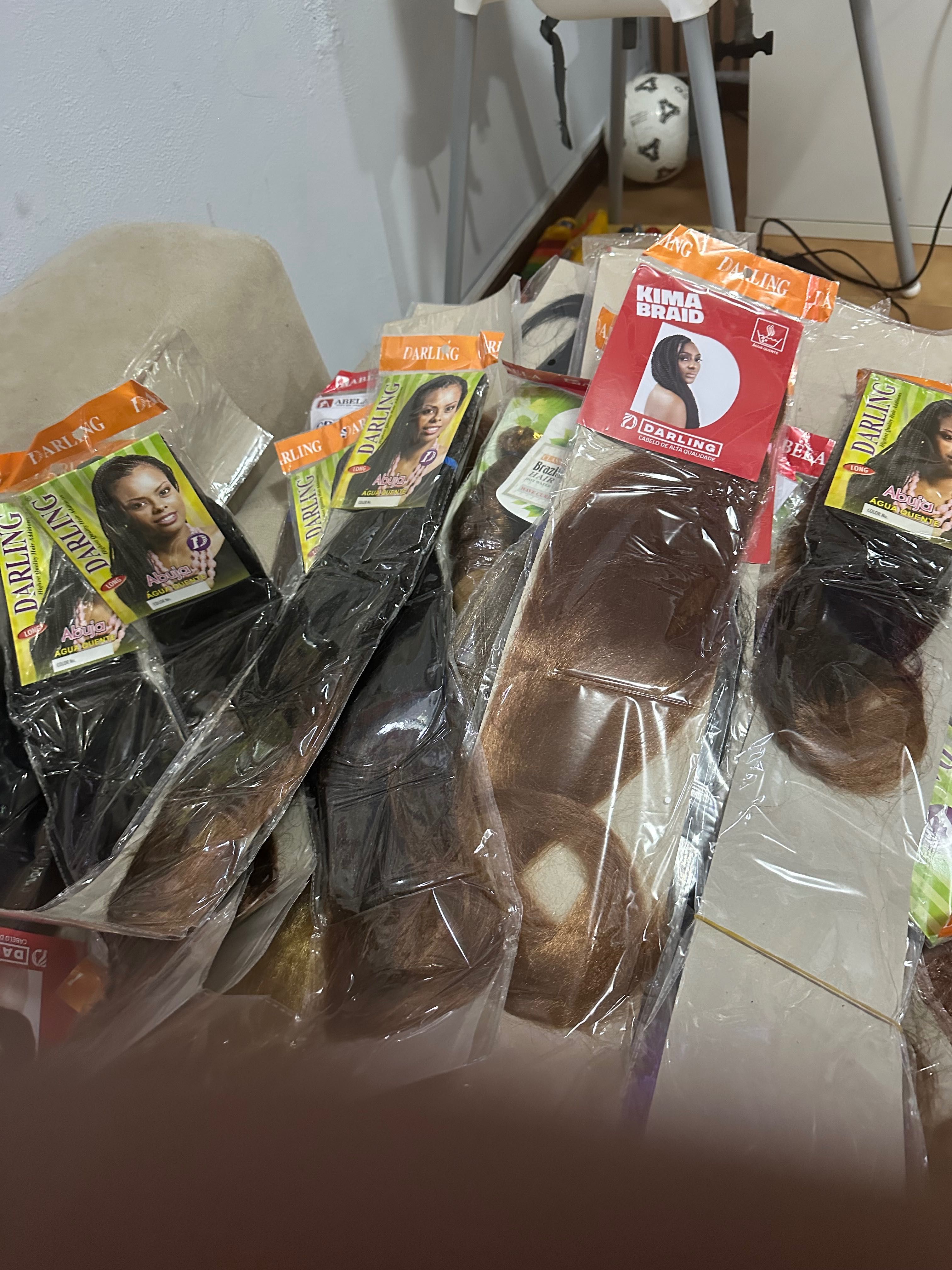 Postiços de Angola