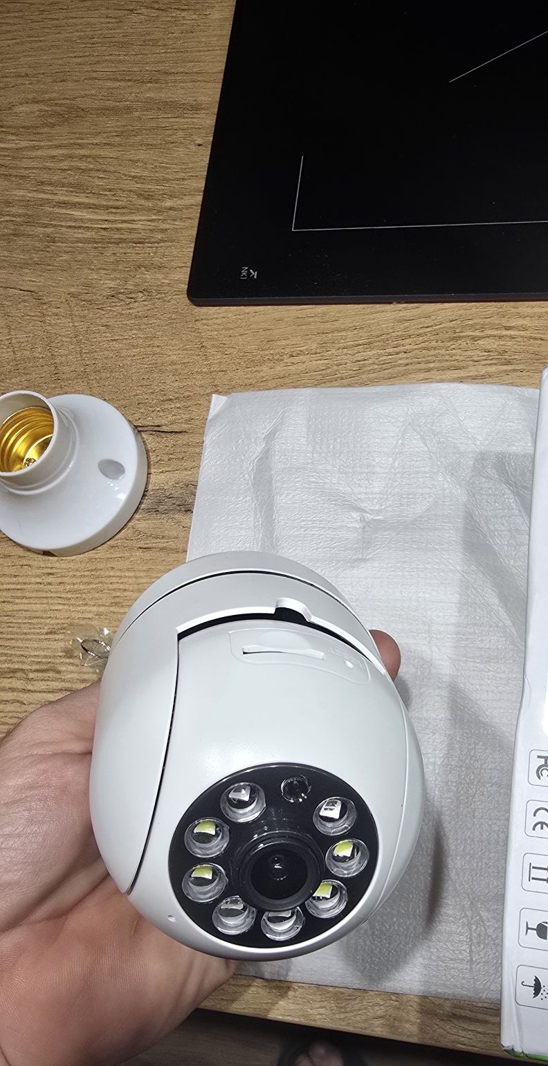 Kamera HD 360° 2.4G w żarówkę e27 wi-fi Tuya nowa