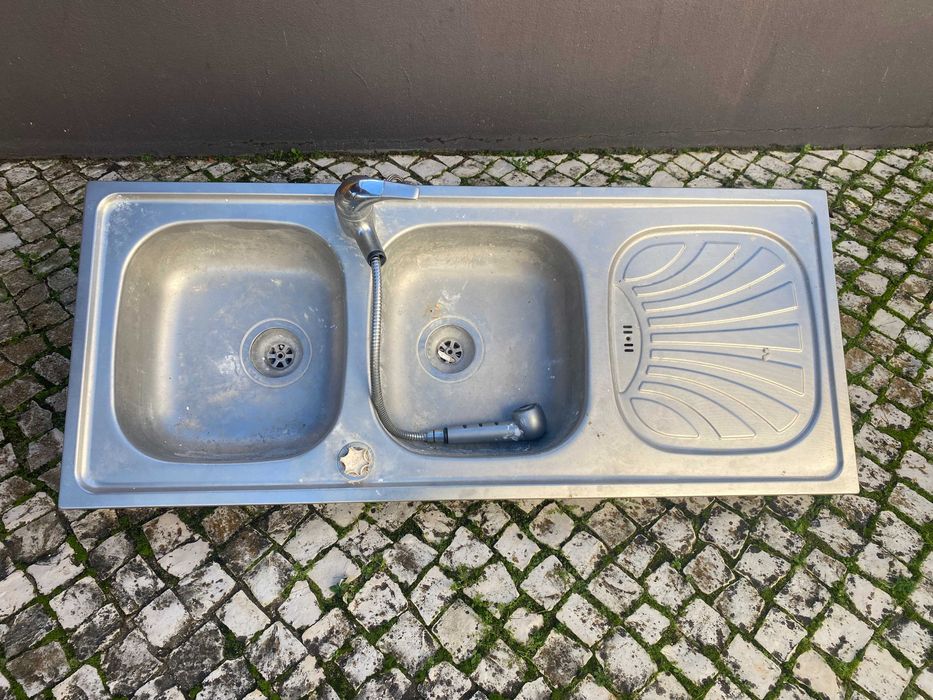 Lava-loiça Teka com 2 cubas + escorredor à direita + torneira incluída