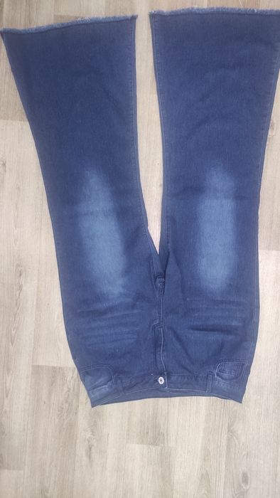 Джинси 56 розміру(укр) з необробленим краєм кльош, стан нових