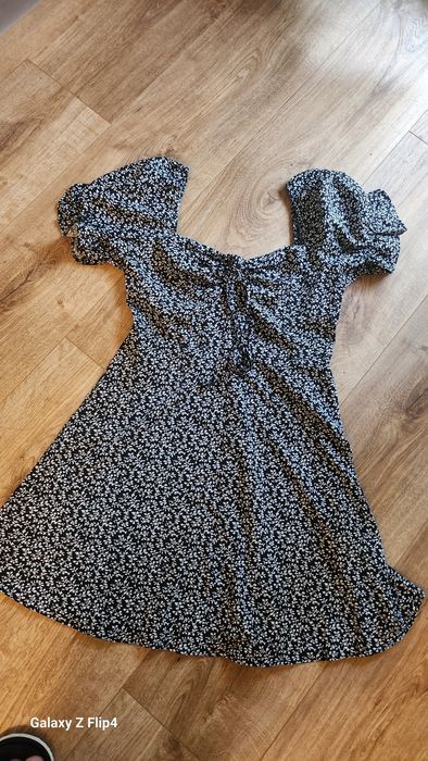 Piękna kwiatowa sukienka. Shein M