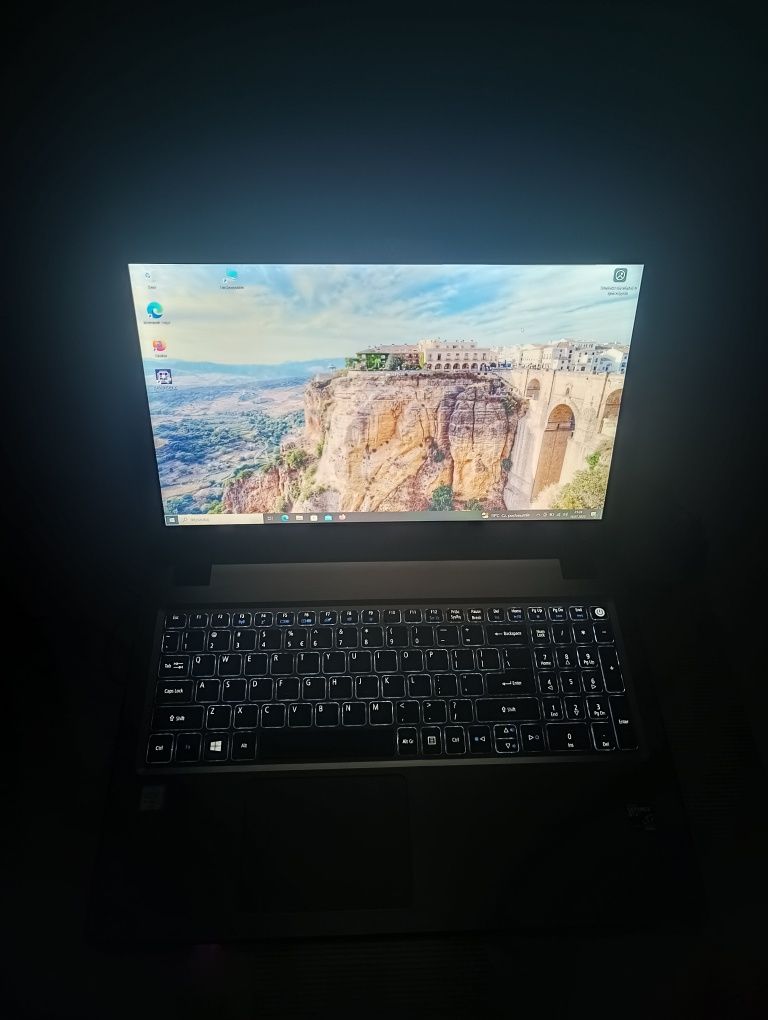 Laptop acer i7 16 Giga ram ddr4 grafika 4 Giga