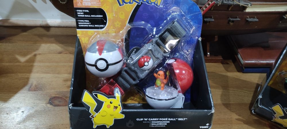 DISPONÍVEL PARA ENTREGA.  Cinto Pokémon, pokebolas, miniaturas