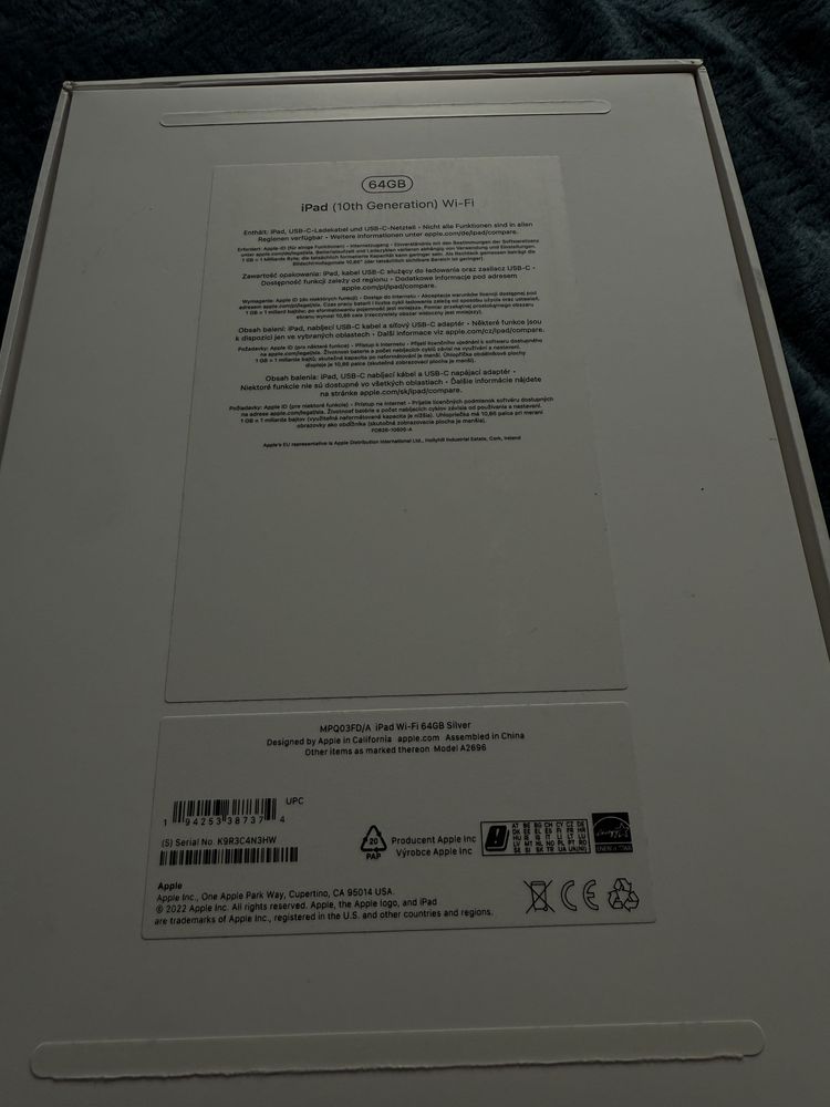 Ipad 10 gen Silver + obudowa logitech z klawiaturą