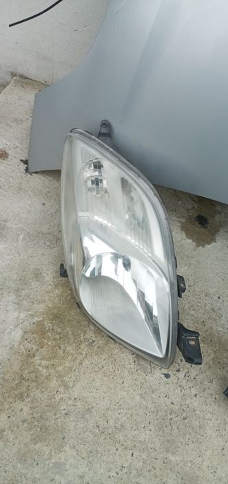 Тойота яріс 2 toyota yaris 2  фара