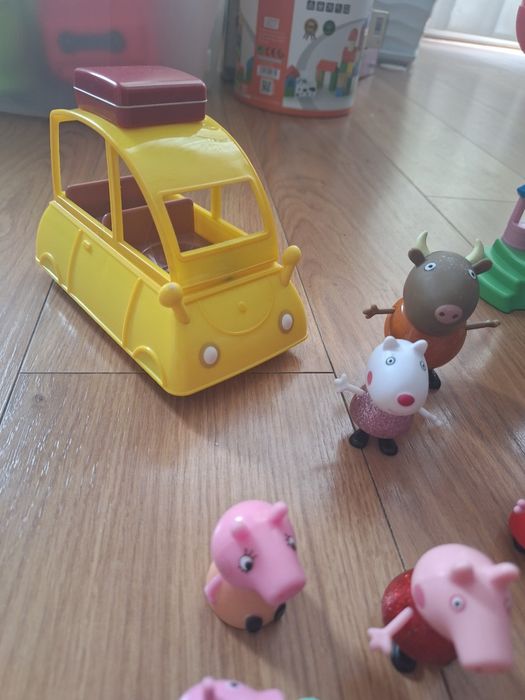 Swinka peppa zabawki karuzela kawiarnia samochód