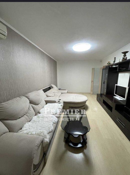 Продам квартиру з ремонтом на Заболотного