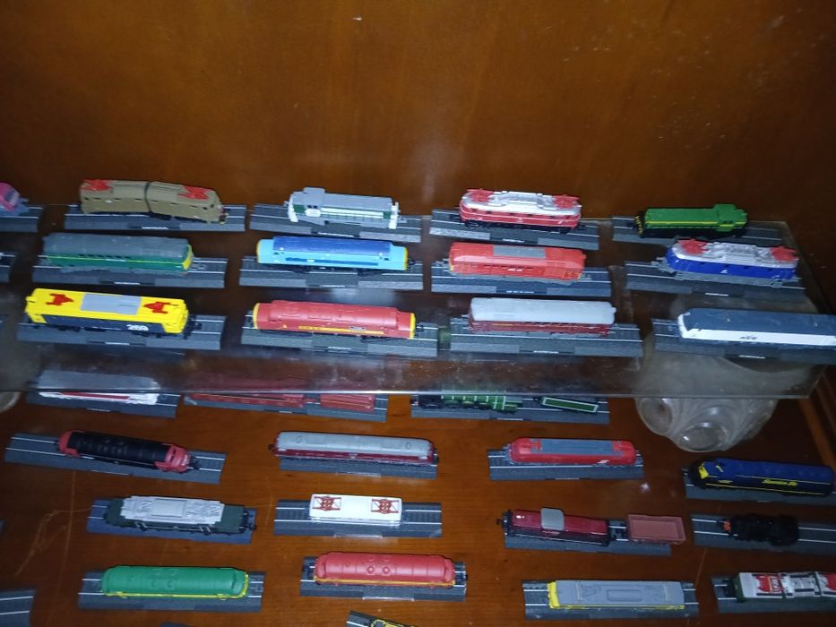 Coleção 50 locomotiva comboios por  9 € cada