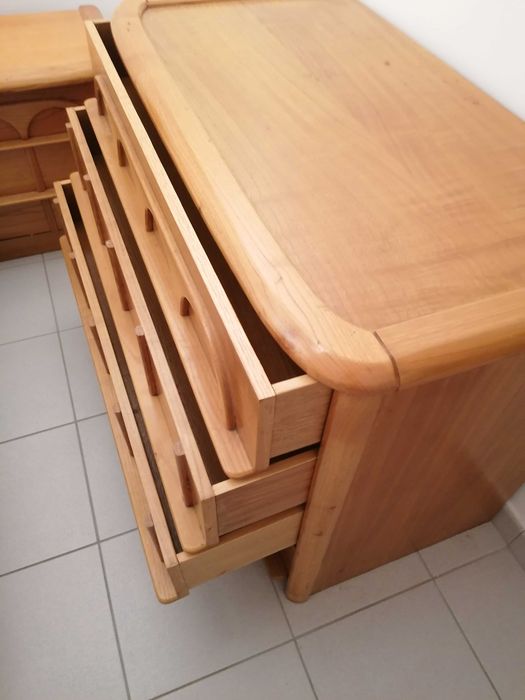 cómoda e 2 mesinhas de cabeceira