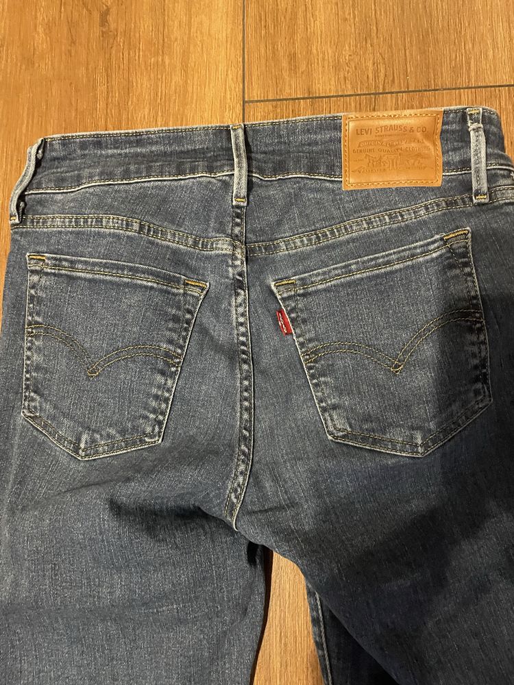 Spodnie Levis 711 Skinny Jeansy Slim Fit  rozmiar 26/30 raz założone