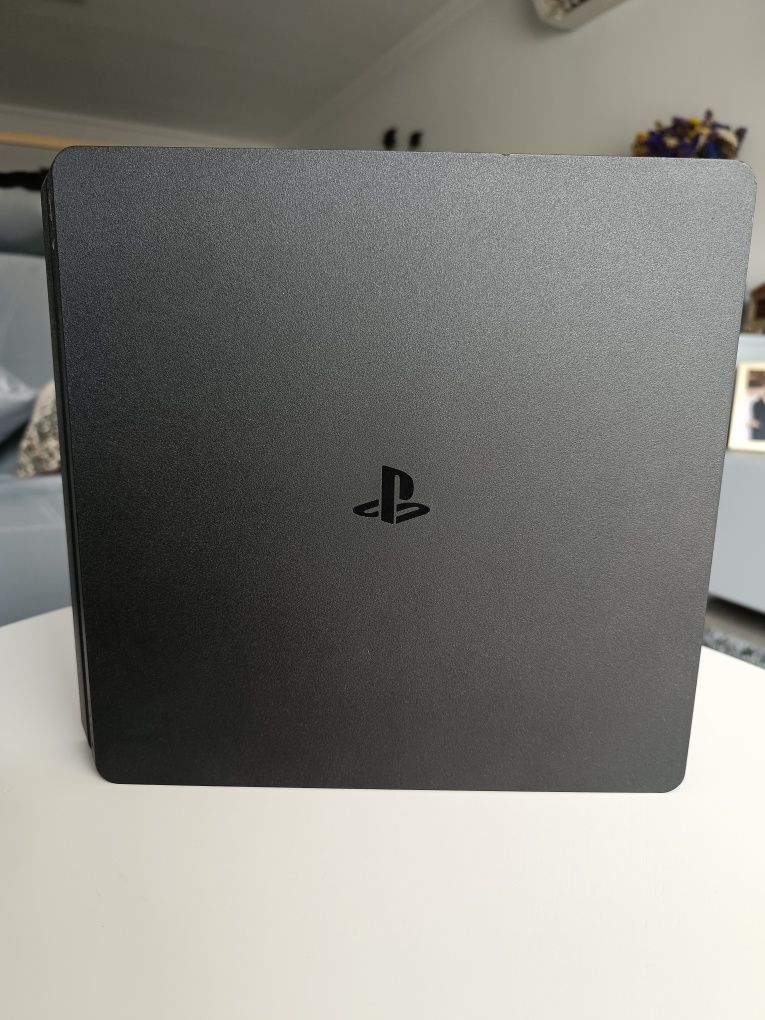 Ps4 com comando exclusivo