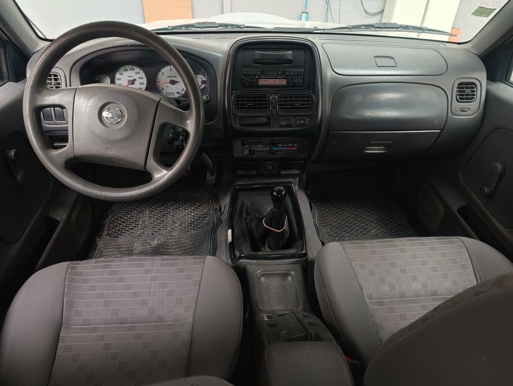 Nissan np 300 2.5 TD -2002