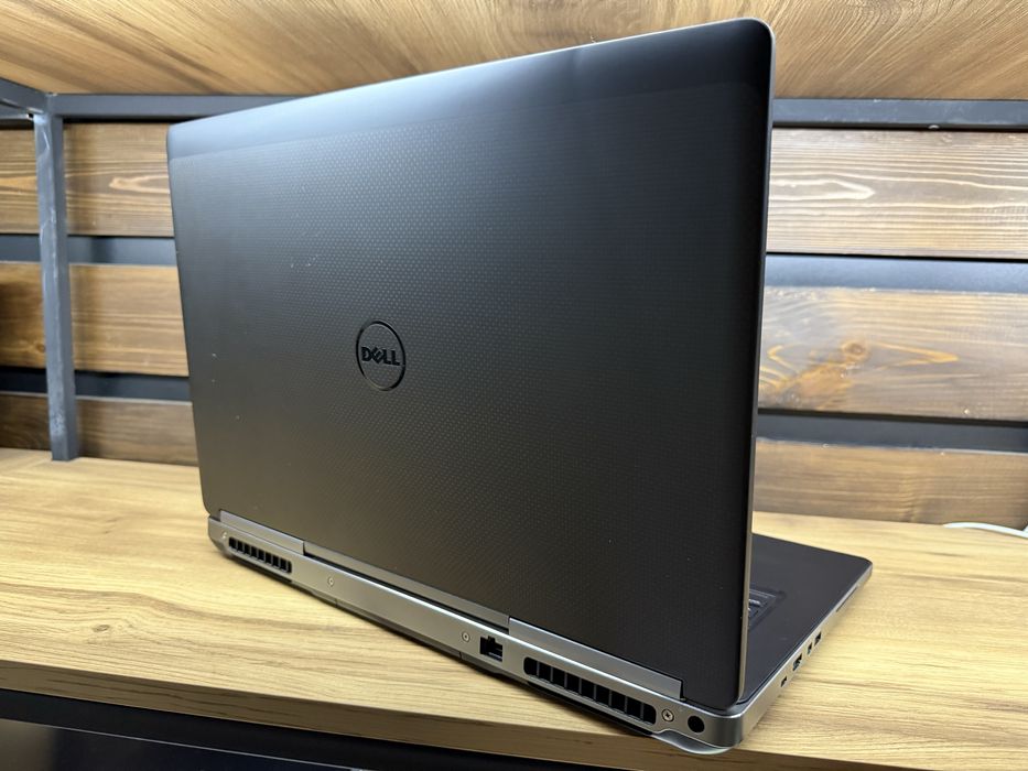 Dell Precision 7720 P5000 16GB 17,3"IPS i7-7820HQ/32GB/256Gb+750/0%