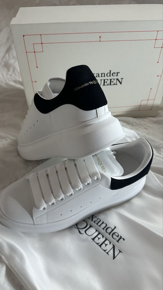 Alexander MCQUEEN