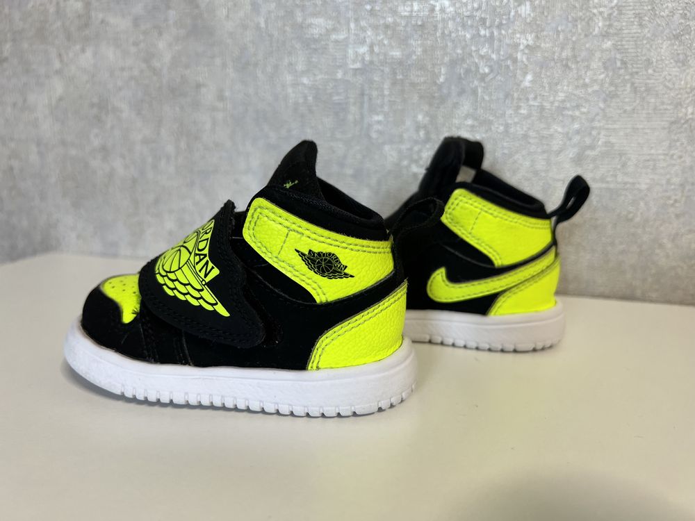 Кросівки Nike Sky Jordan 1, устілка 12см