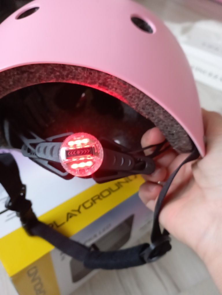 Kask rowerowy z lampką LED