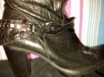 Botas Pretas em Pele - Tipo Texanas - Bicudas - NOVAS - Seaside