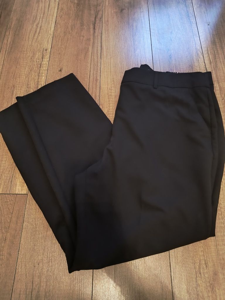 czarne eleganckie spodnie rozmiar 46.
Szer w pasie 48 cm x2  rozciąga