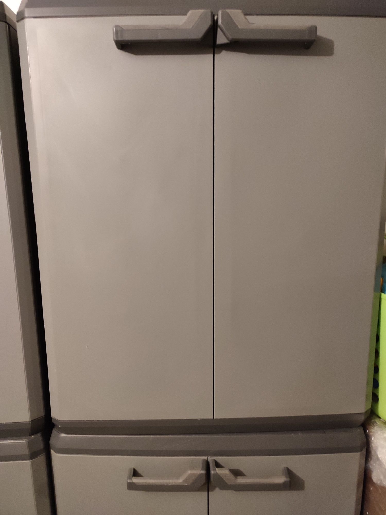 Armário em PVC cinzento