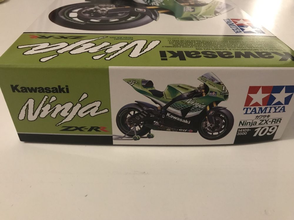 Motor Kawasaki Ninja ZX-R2 model Tamiya 14109