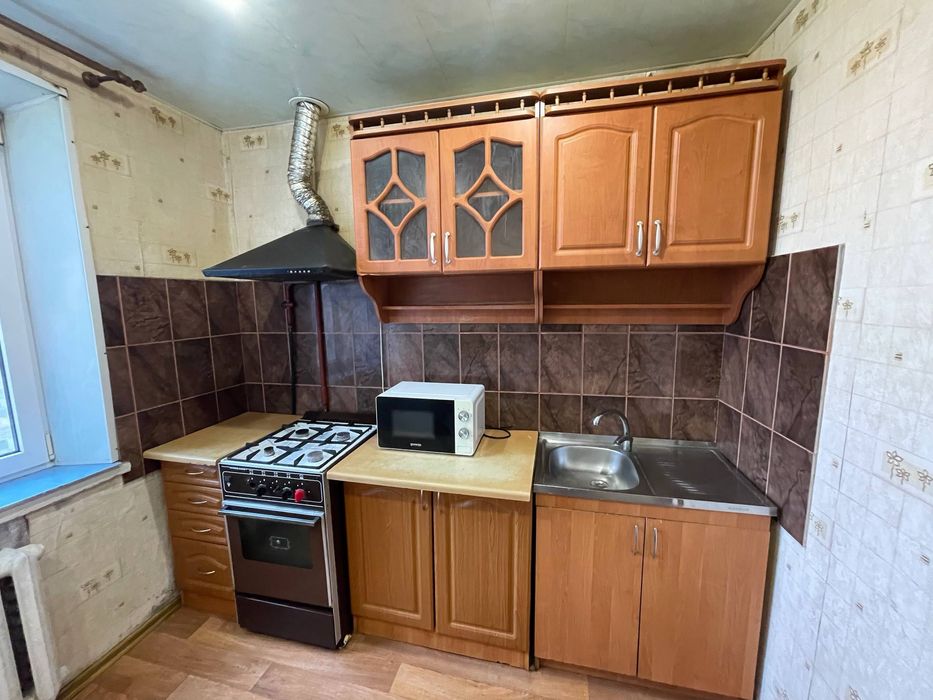 Продам ексклюзивну 3-кім. квартиру Кам’янське, лівий берег 2 мкр.