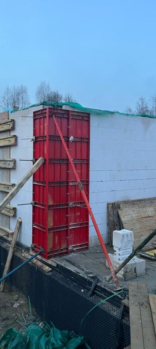 Szalunki słupowe  hiszpańskie filary  stemple doki