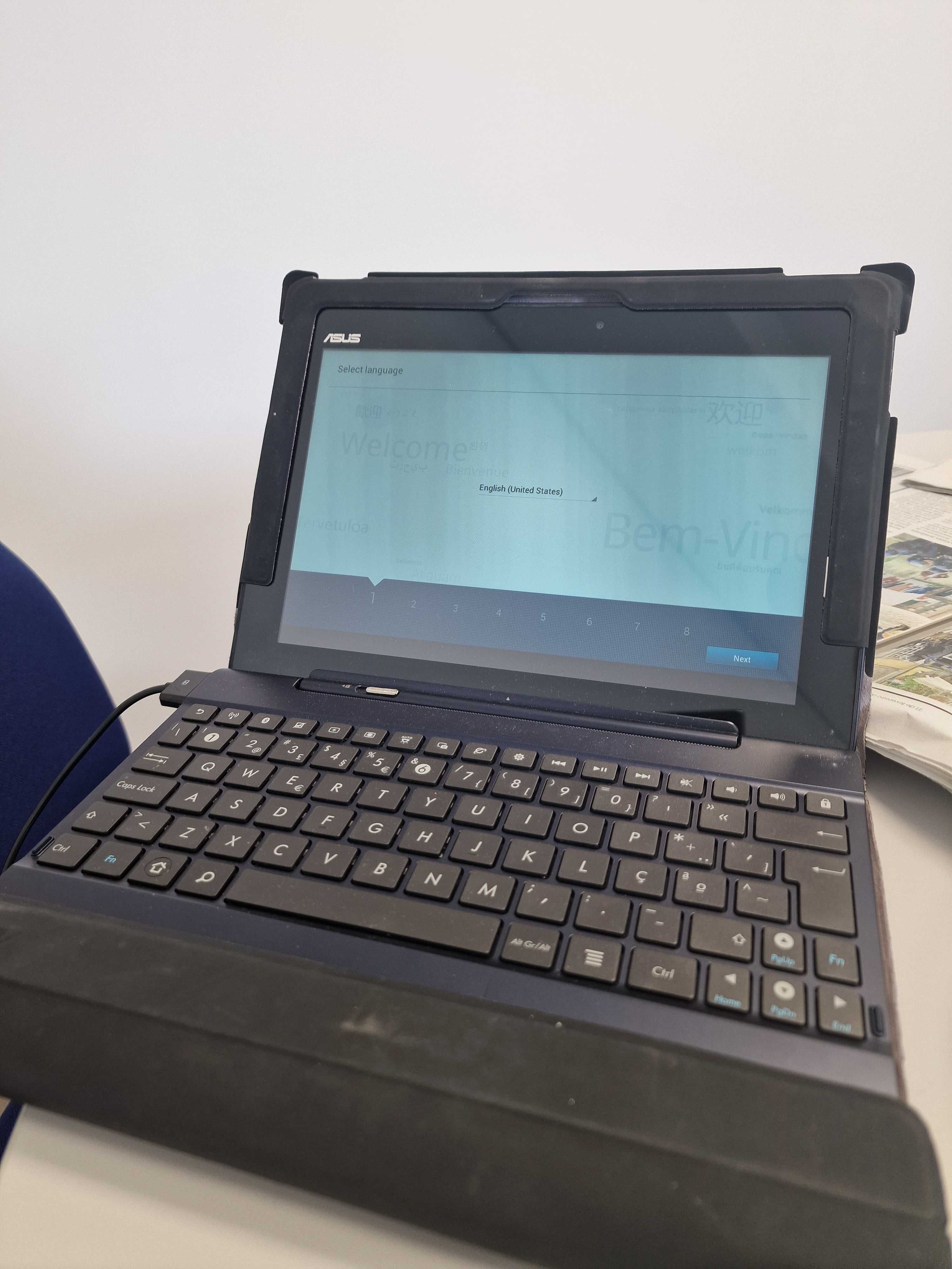 Portstil hibrido Asus T100 com capa de proteção
