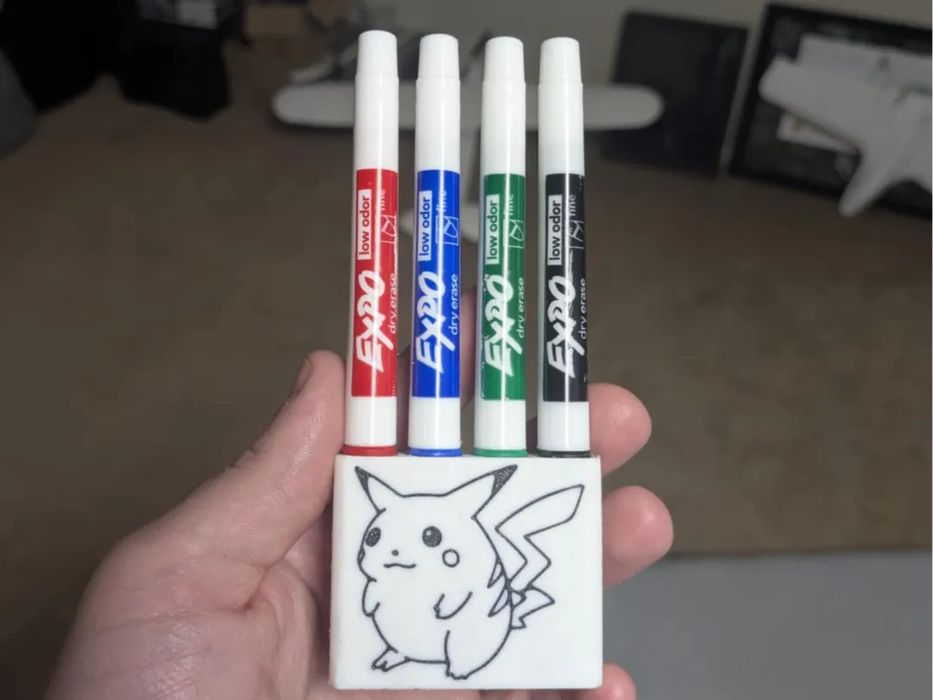 Porta-Canetas Pikachu Divertido