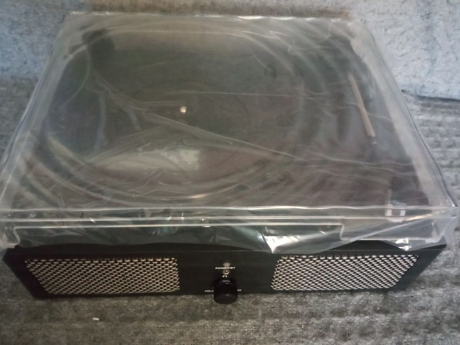 Gramofon walizkowy oraz Udreamer - opis.